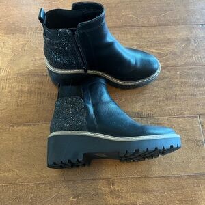 Girls DV black boots size 4
